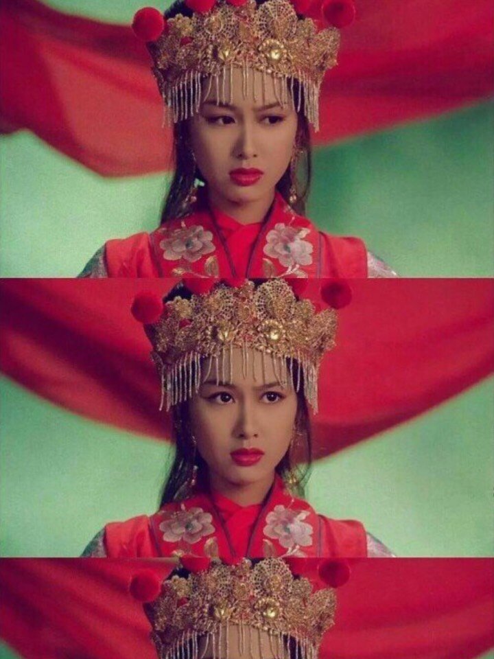 朱茵皮相骨相都很好,是鹅蛋脸,脸部轮廓流畅,苹果肌明显,笑起来很甜