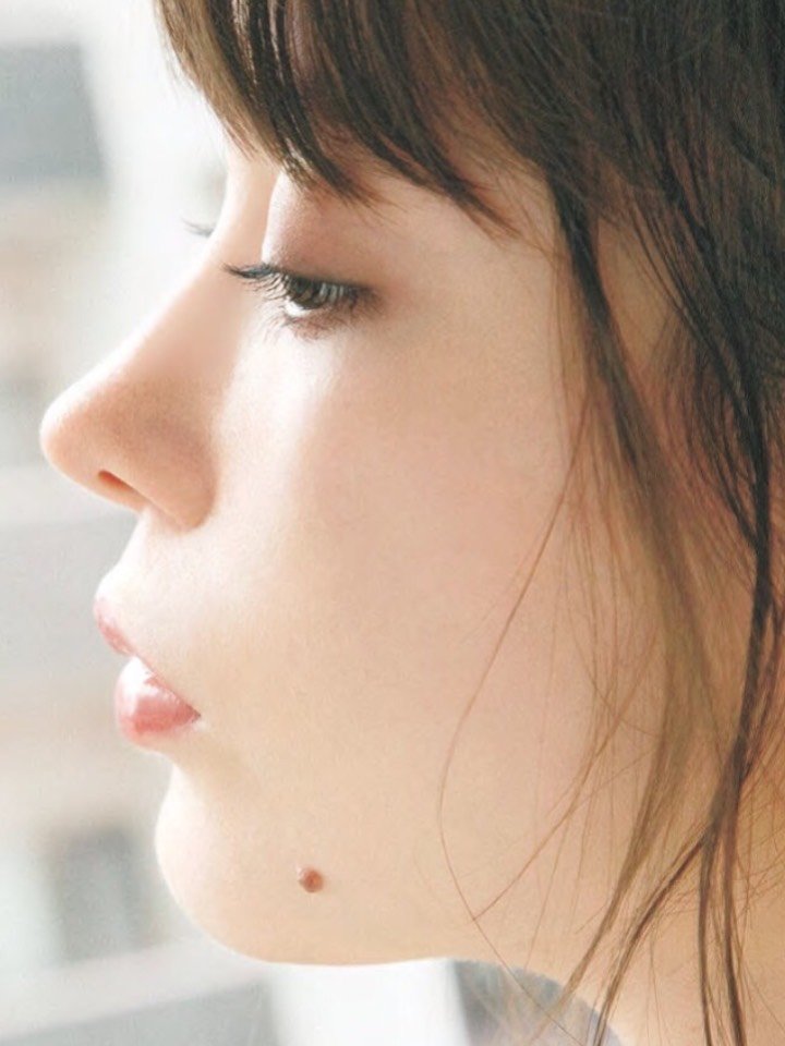 的脸型,特点是额头与颧骨等宽,同时又比下颌稍宽一点,下巴长而圆润