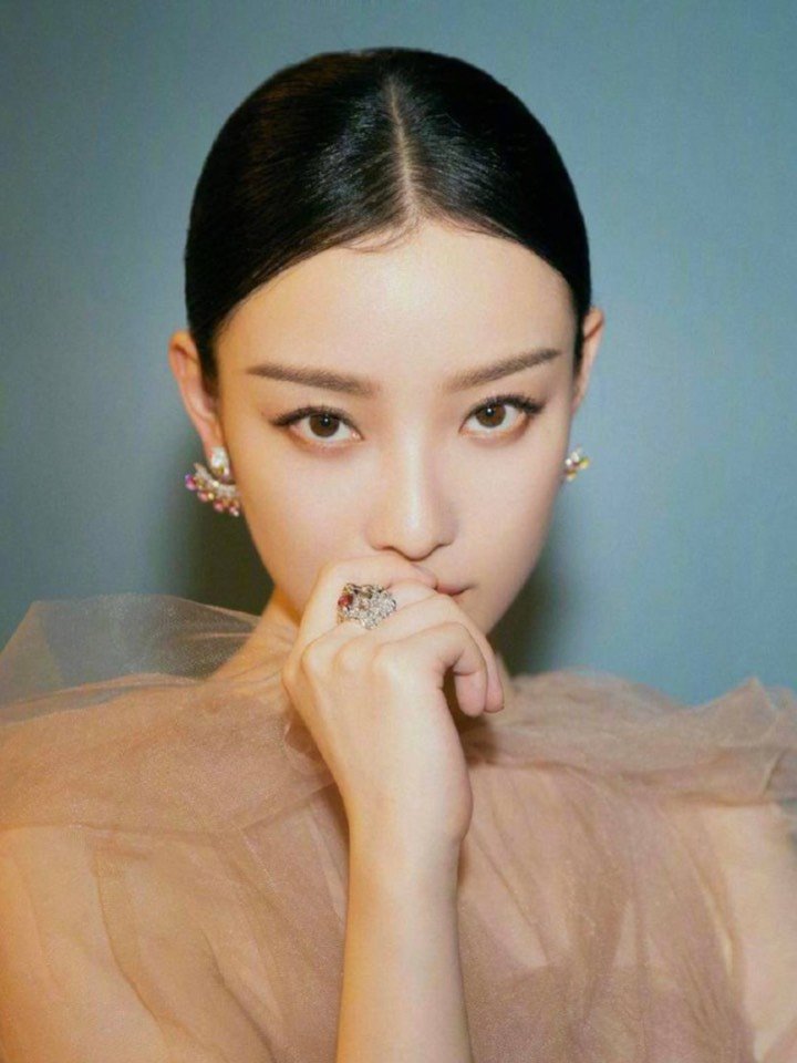 明明五官不算精致,组合在一起却这么漂亮的倪妮,到底动了哪些地方