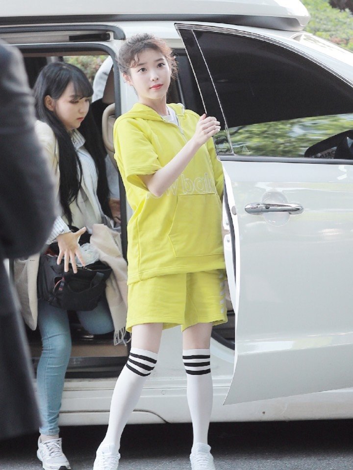 在德鲁纳酒店里面的私服更是一度上热搜,只能说美到爆棚 iu的身高161