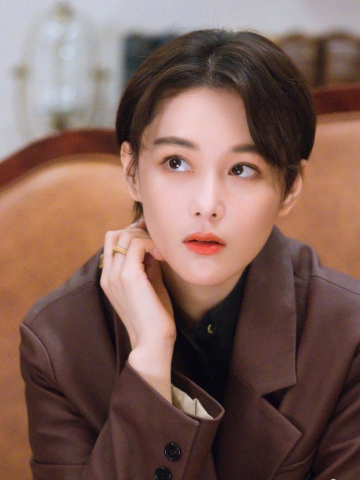 为什么短发总会给人眼前一亮的感觉-7373张馨予短发好_圈子-新氧
