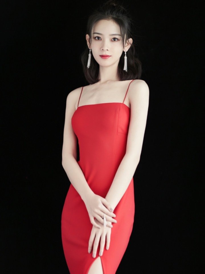 论五官优越的重要性,陈瑶晒死亡视角的自拍