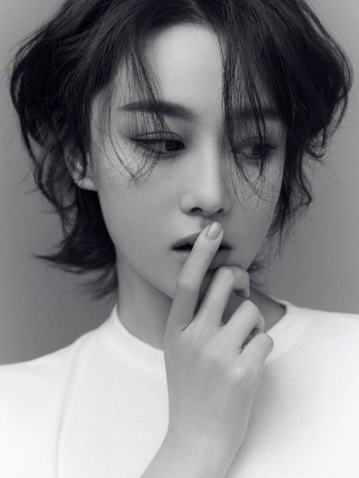 九张图的短发张馨予太美太飒啦!