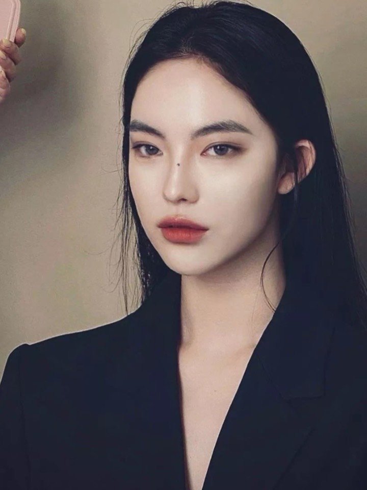 三月底,3ce在自己的ins账号上公布了新面孔安敏智