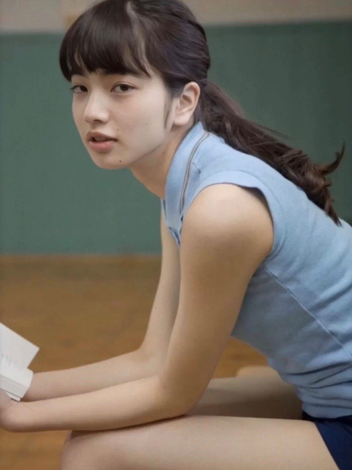 小松菜奈堪称厌世脸界的第一初恋,可甜可盐,97长相疏_圈子-新氧美容