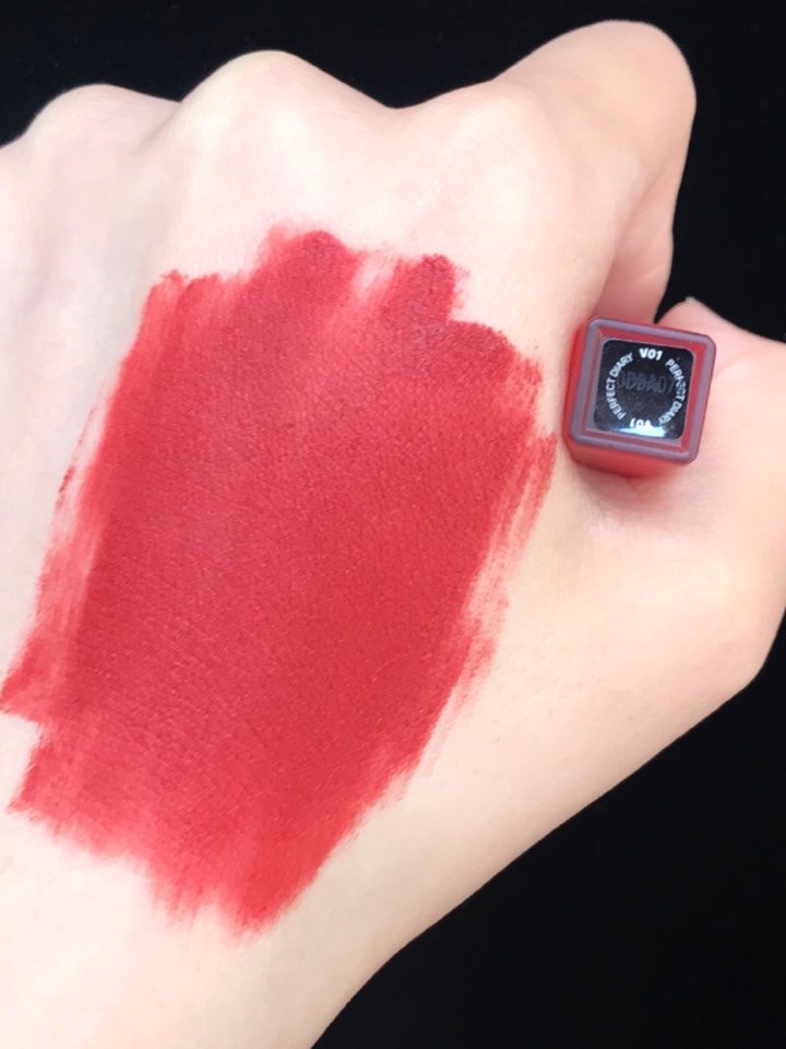 新品首发完美日记天鹅绒唇釉红管限定版v01