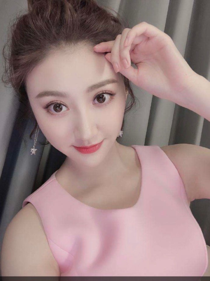 景甜的辨识度挺高,出道多年来不知道为什么一直不过,演的大唐荣耀我
