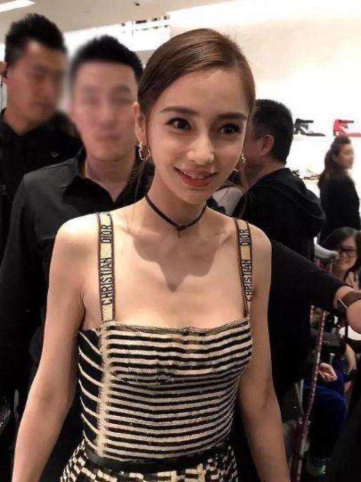 157215胸位高的人,穿稍微有点v领的衣服就显得胸大,_圈子-新氧