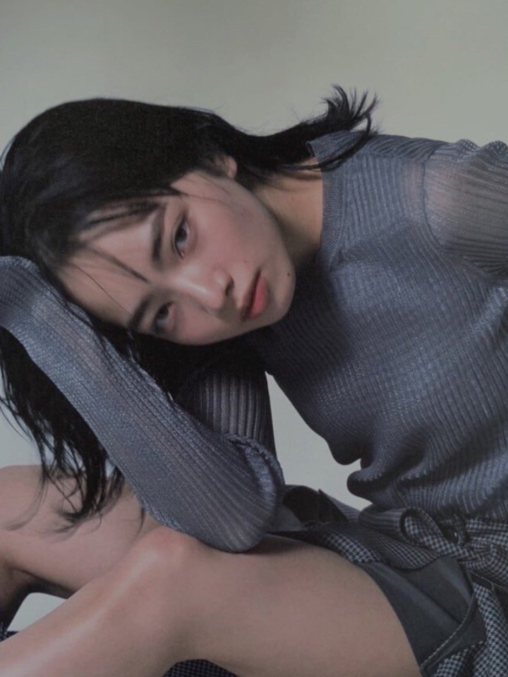 你见过哪位五官是硬伤,却美的很惊艳的人?小松菜奈算是一个