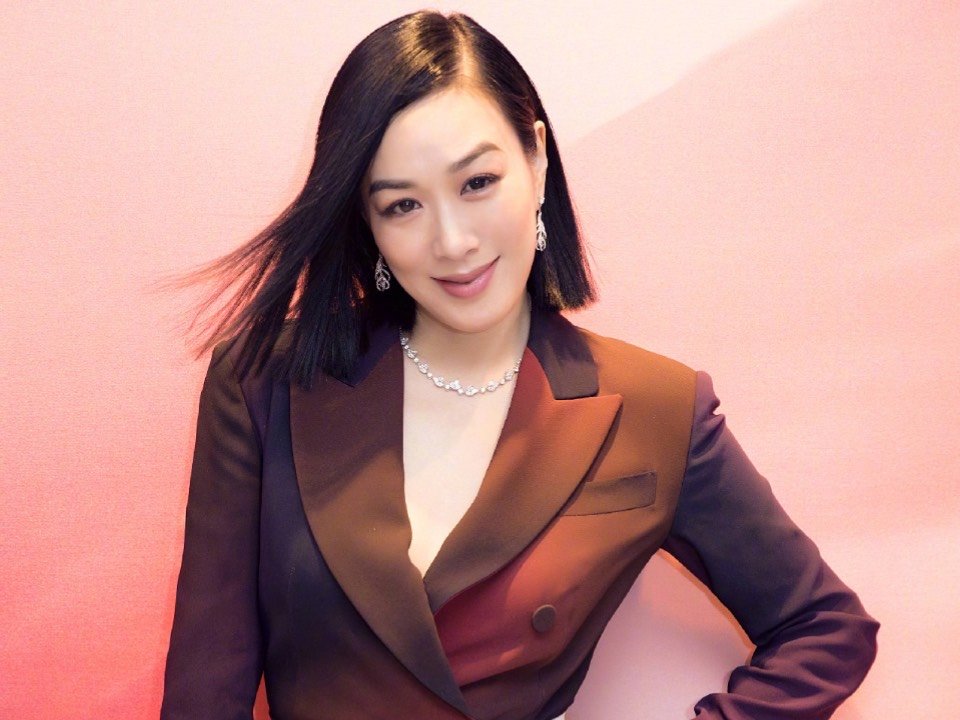 钟丽缇相信大家都不陌生吧,年轻的时候叱咤娱乐圈的美_圈子-新氧美容