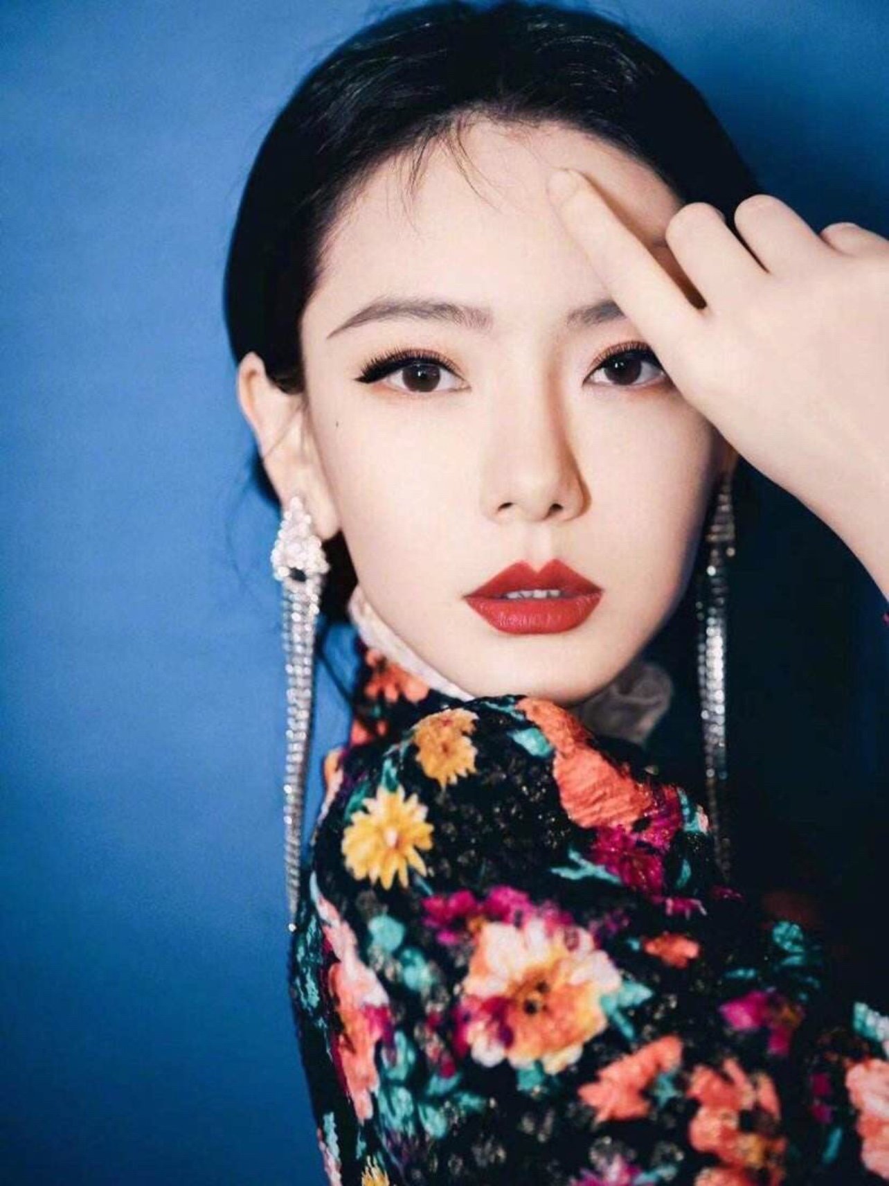 戚薇曾经在综艺节目公开承认自己的双眼皮是割的不得不说戚哥确实霸气