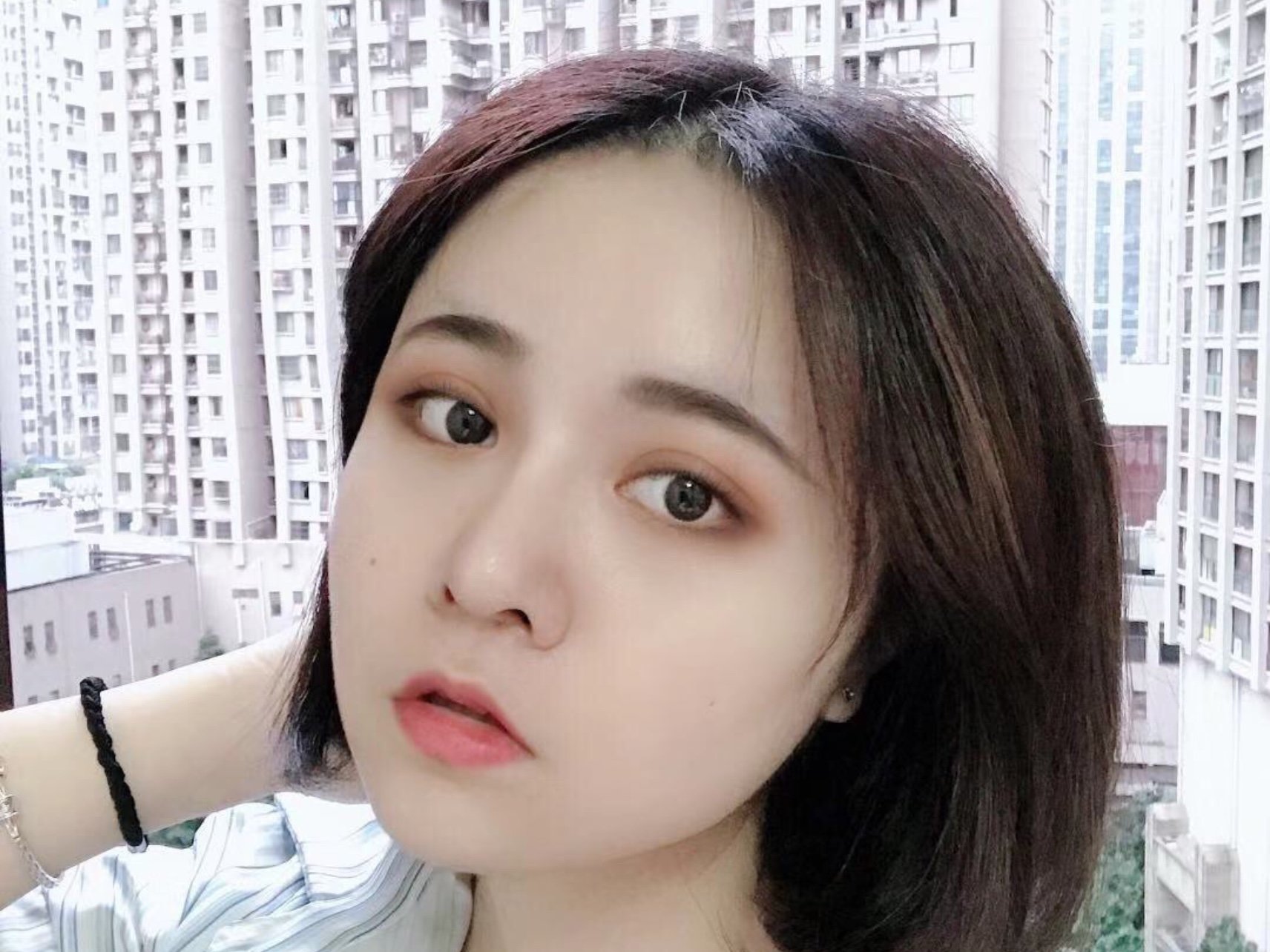 五官基础差的圆脸女生该如何脱离土气?