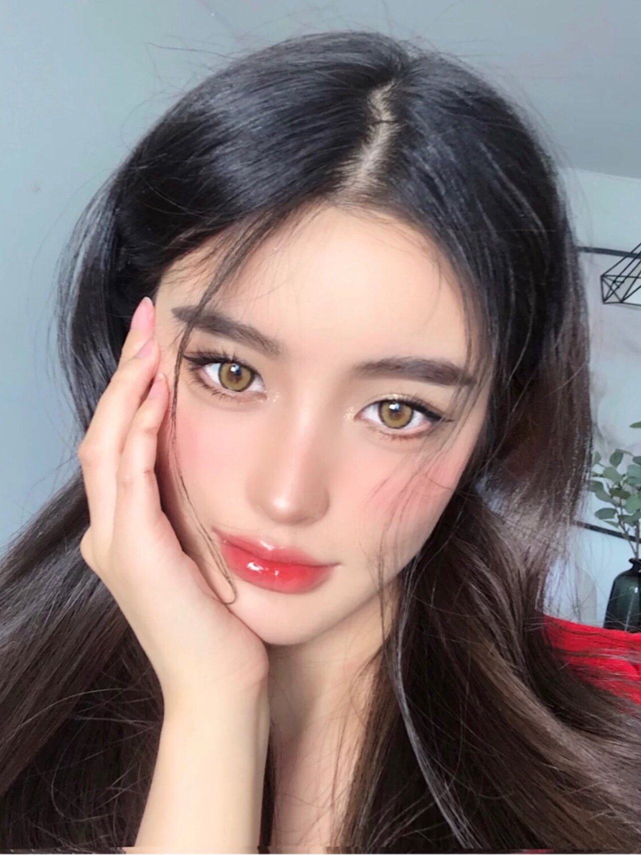 快和我一起get 1第一步,泰国小姐姐的眉毛普偏都很浓密,所以眉毛要