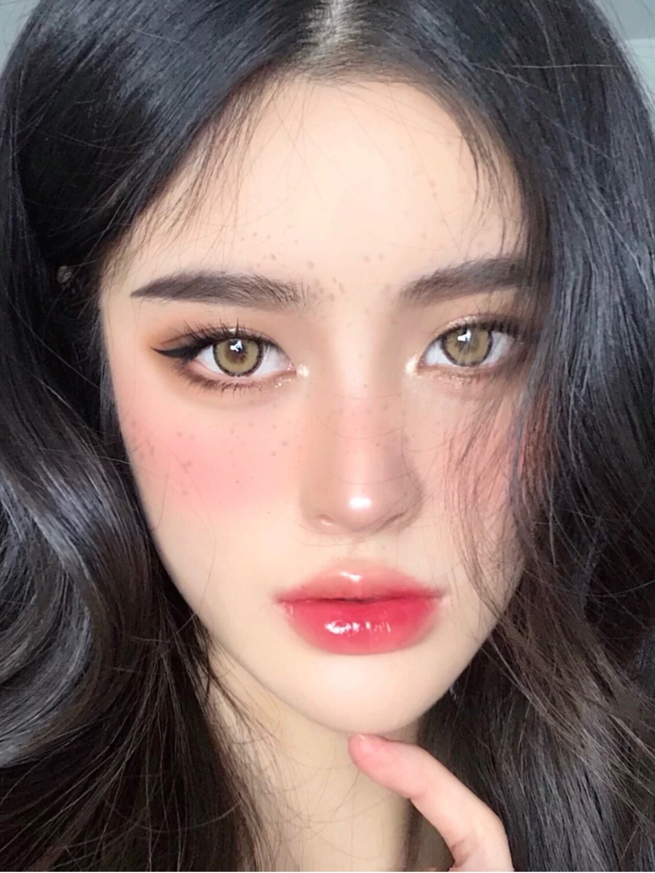 快和我一起get 1第一步,泰国小姐姐的眉毛普偏都很浓密,所以眉毛要