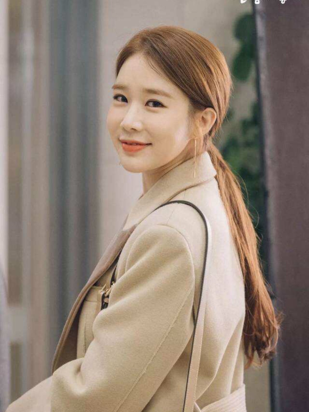 刘仁娜算是我最早认识的韩国女演员之一,她不仅长得甜美可爱,演技也很