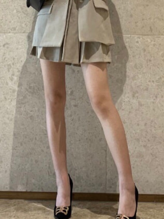 自从大了瘦腿针以后,腿变得又细又长了,现在小腿的肌肉基本上就没有啦