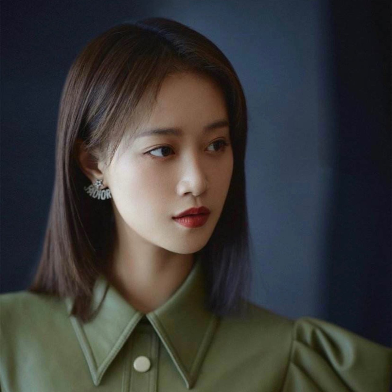 蓝盈莹的长相,不是传统意义上的美女演员,但极其有个_圈子-新氧美容