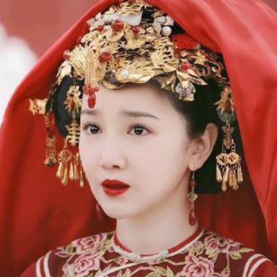 陈小纭的十次整骨让她顺利成为清纯女神的代表在火星情报局上她大方