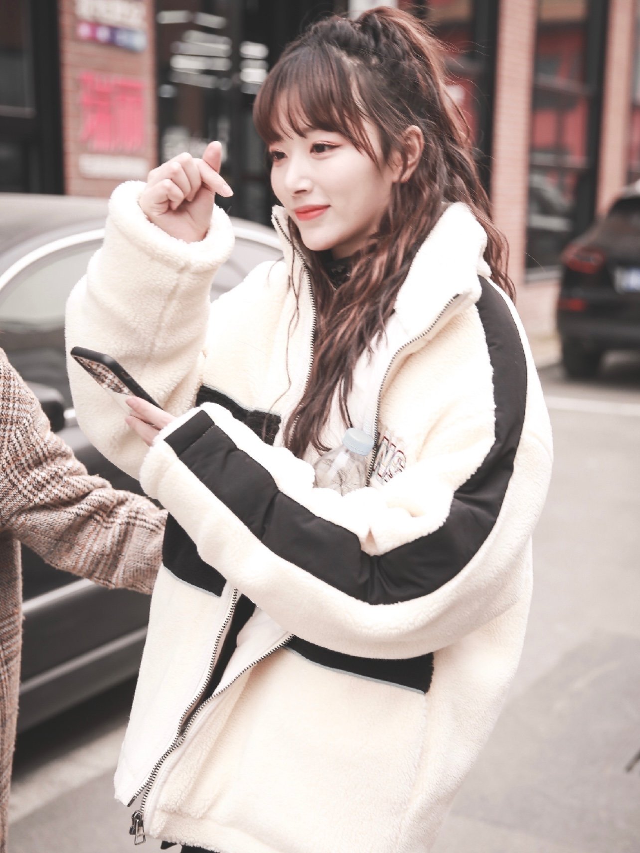 the nine成员孔雪儿,一直是女团脸的代表,不仅长相甜美,而且声音也很