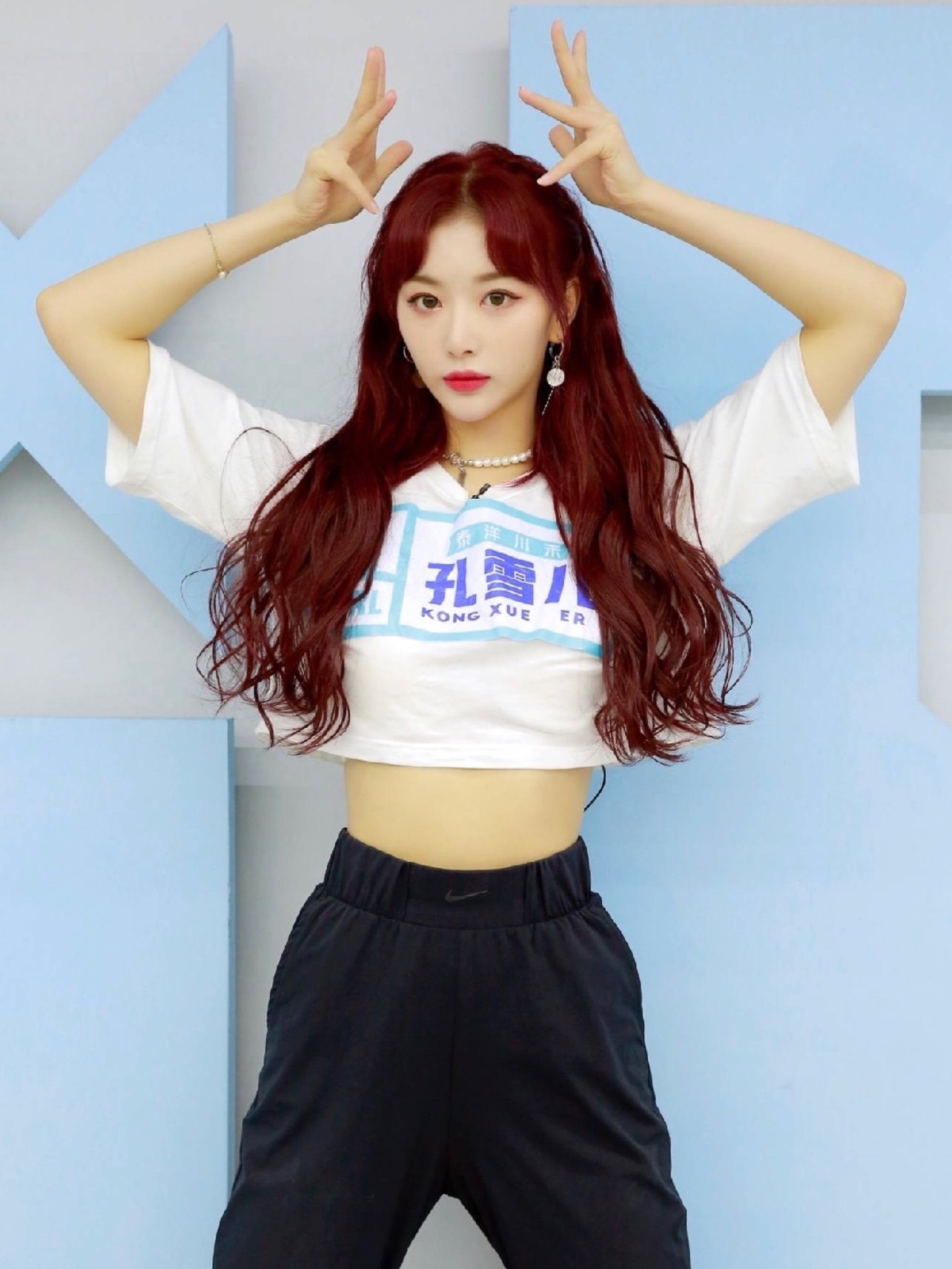 the nine成员孔雪儿,一直是女团脸的代表,不仅长相甜美,而且声音也很