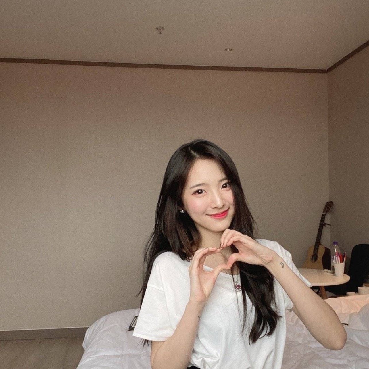 创造营2020上被网友们誉为水蜜桃般存在的泰国甜心郑乃馨nene,甜美