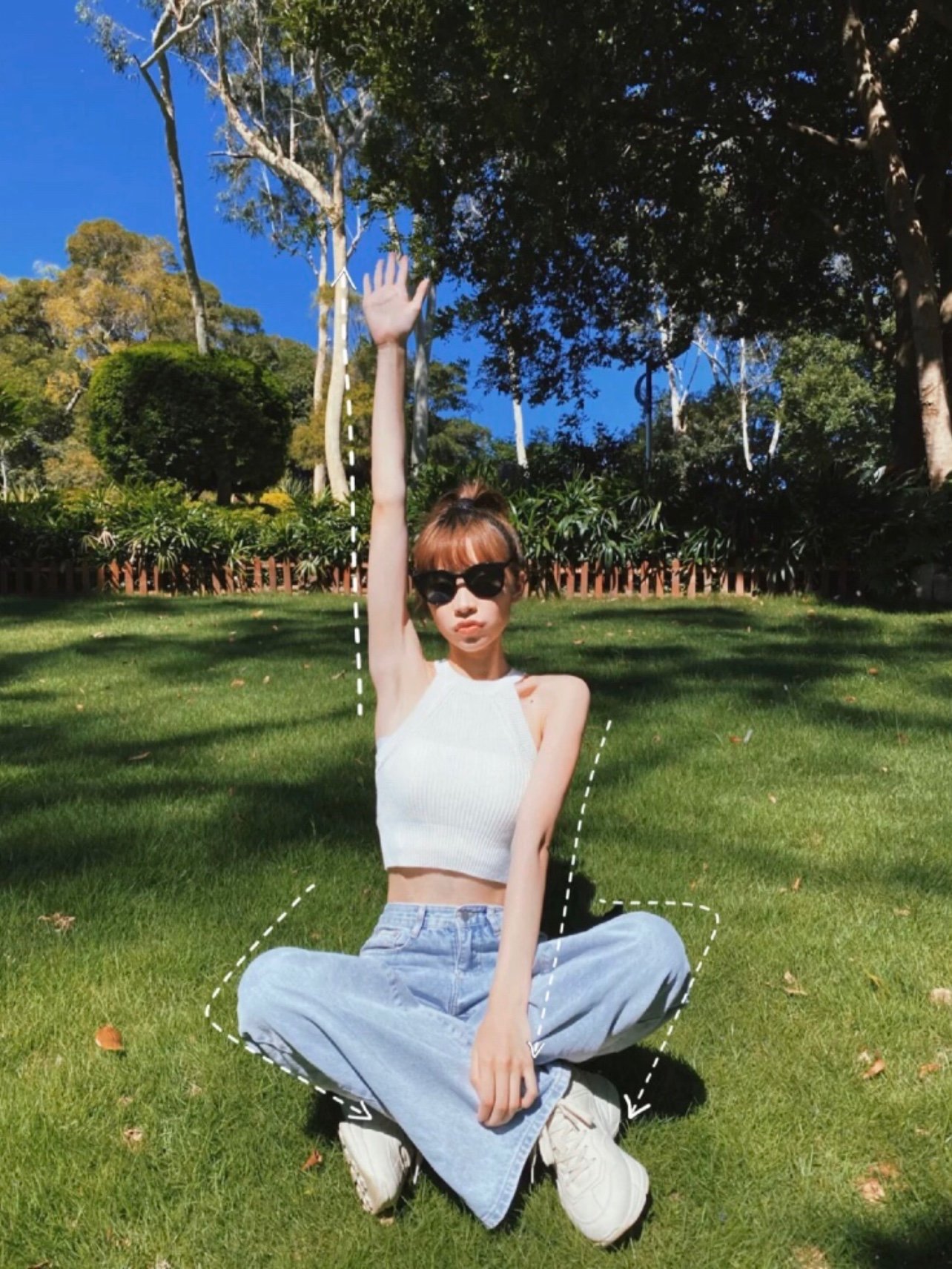 草地拍照pose集学辣妹凹造型拍照小技巧公园辣妺拍照pose