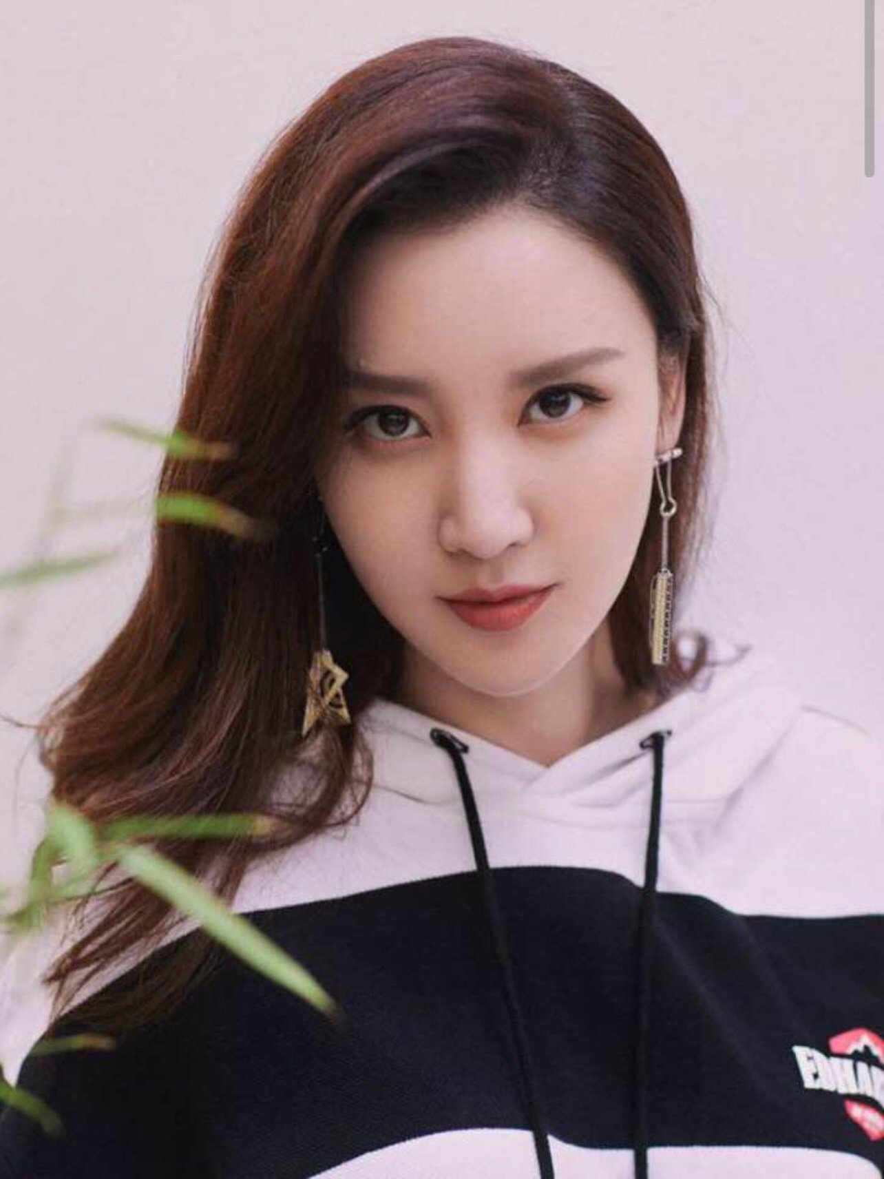 97有人看到张萌跳的《乘风破浪的姐姐》主题曲舞蹈视频_圈子-新氧