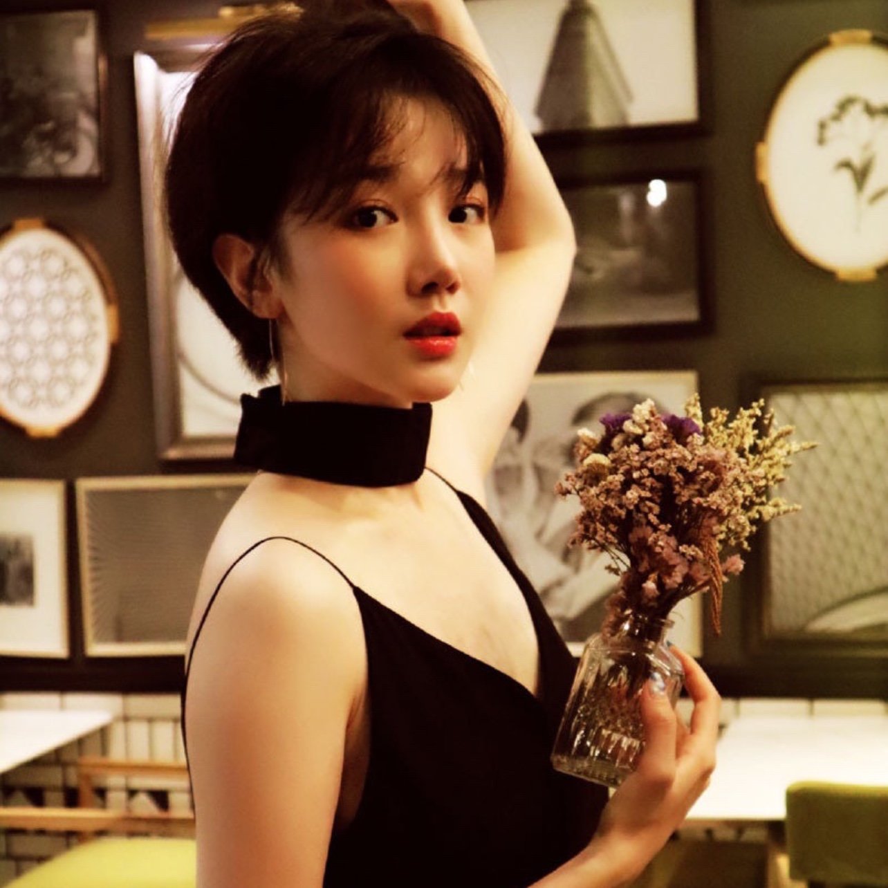 陈小纭的十次整骨让她顺利成为清纯女神的代表在火星情报局上她大方