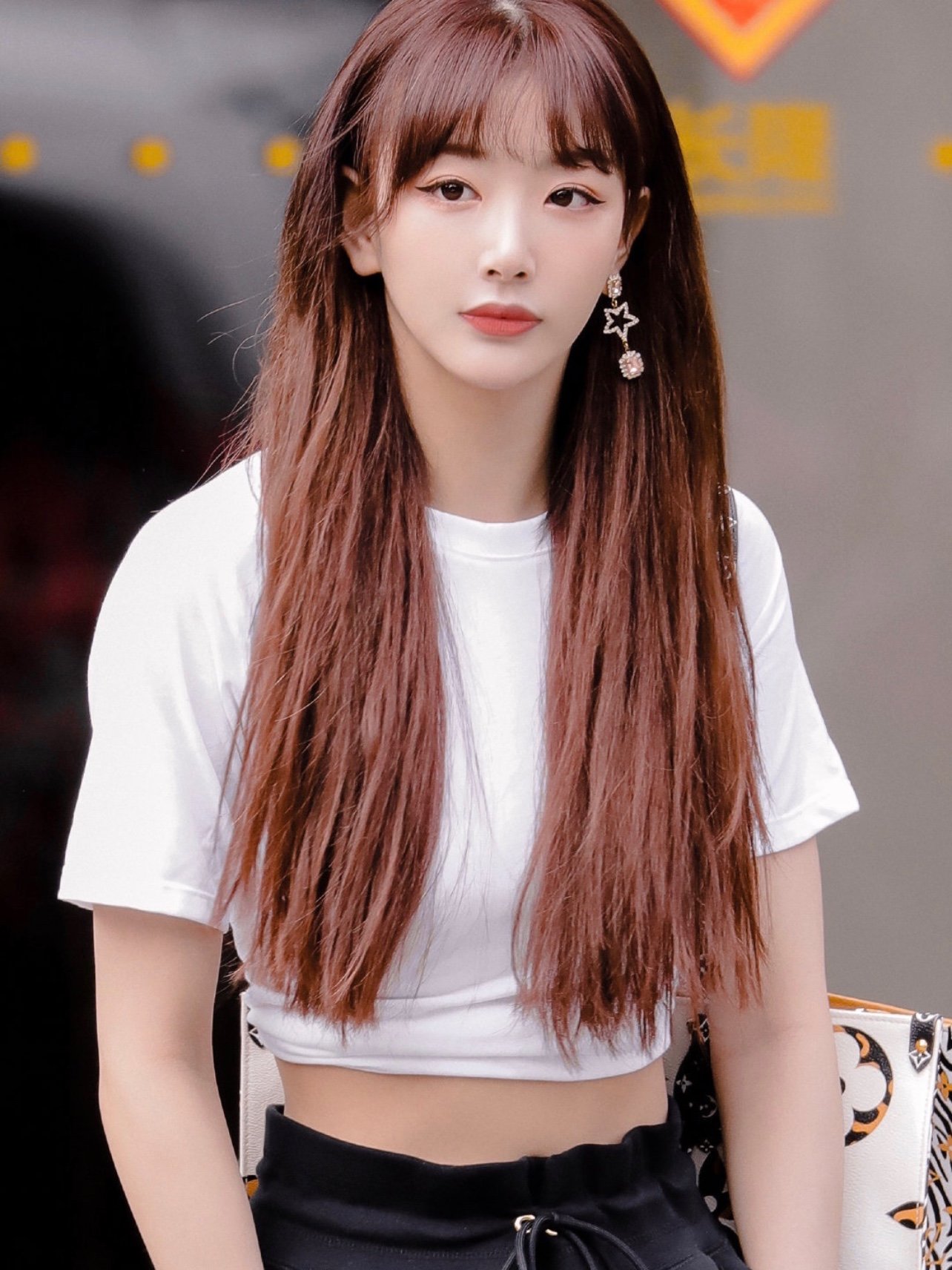 the nine成员孔雪儿,一直是女团脸的代表,不仅长相甜美,而且声音也很