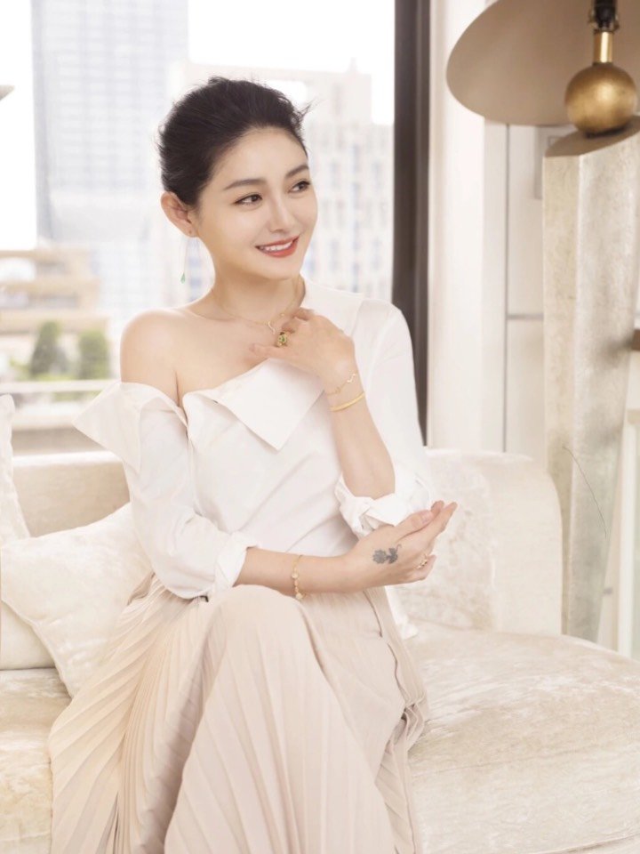 年过40,有生了两个孩子的大s是如何保持得住幼态感?