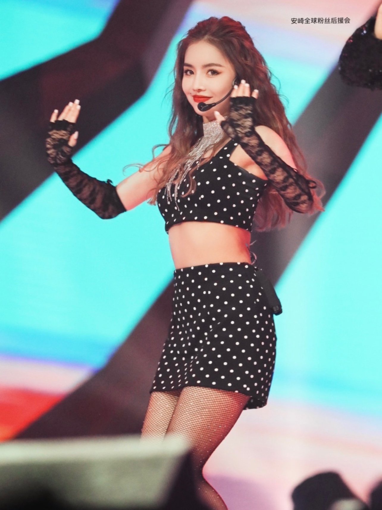 舞台上的安崎又a又飒,私下却是个甜妹子?