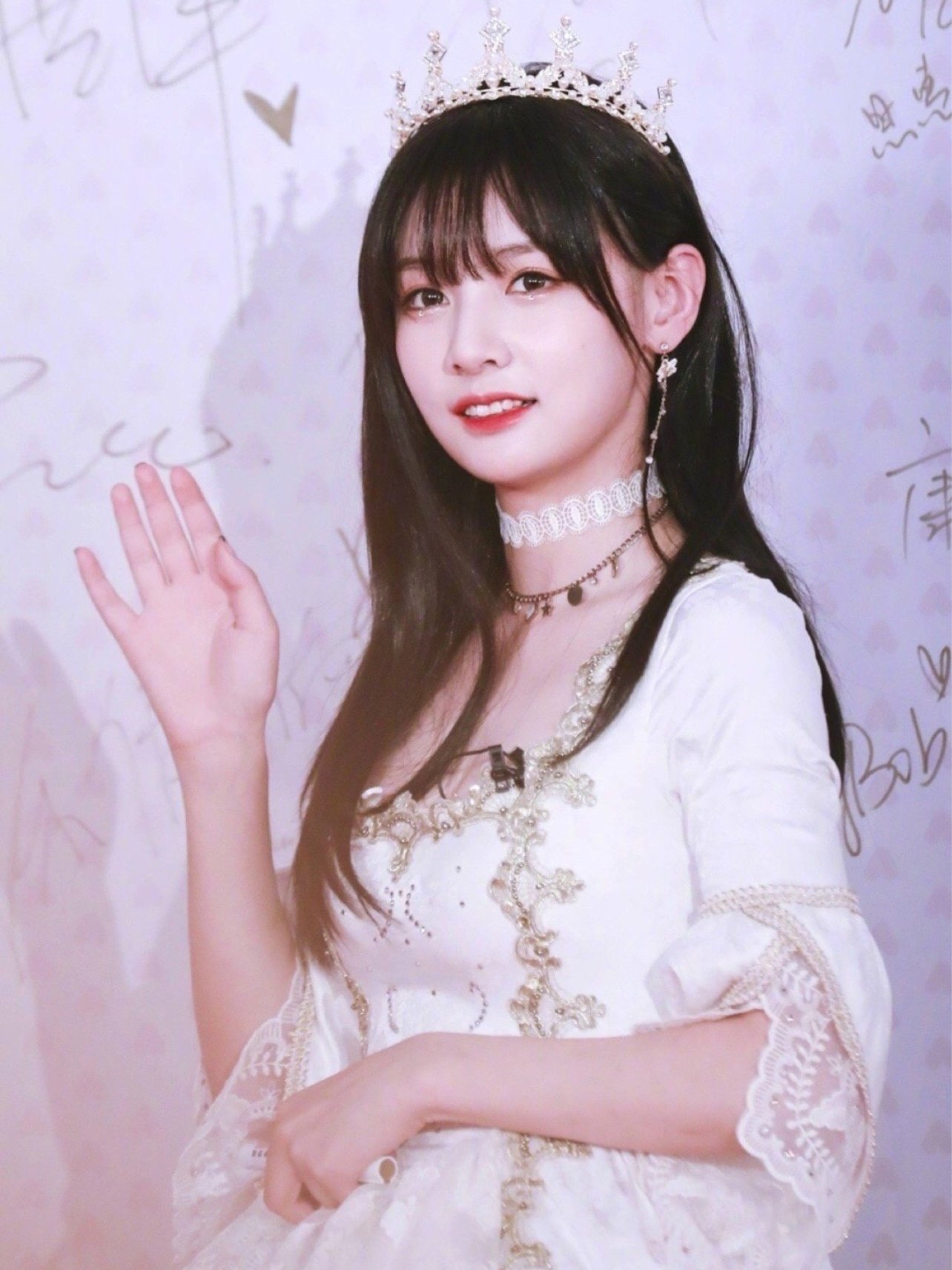 创3学员红毯造型上线赵粤长发反差大