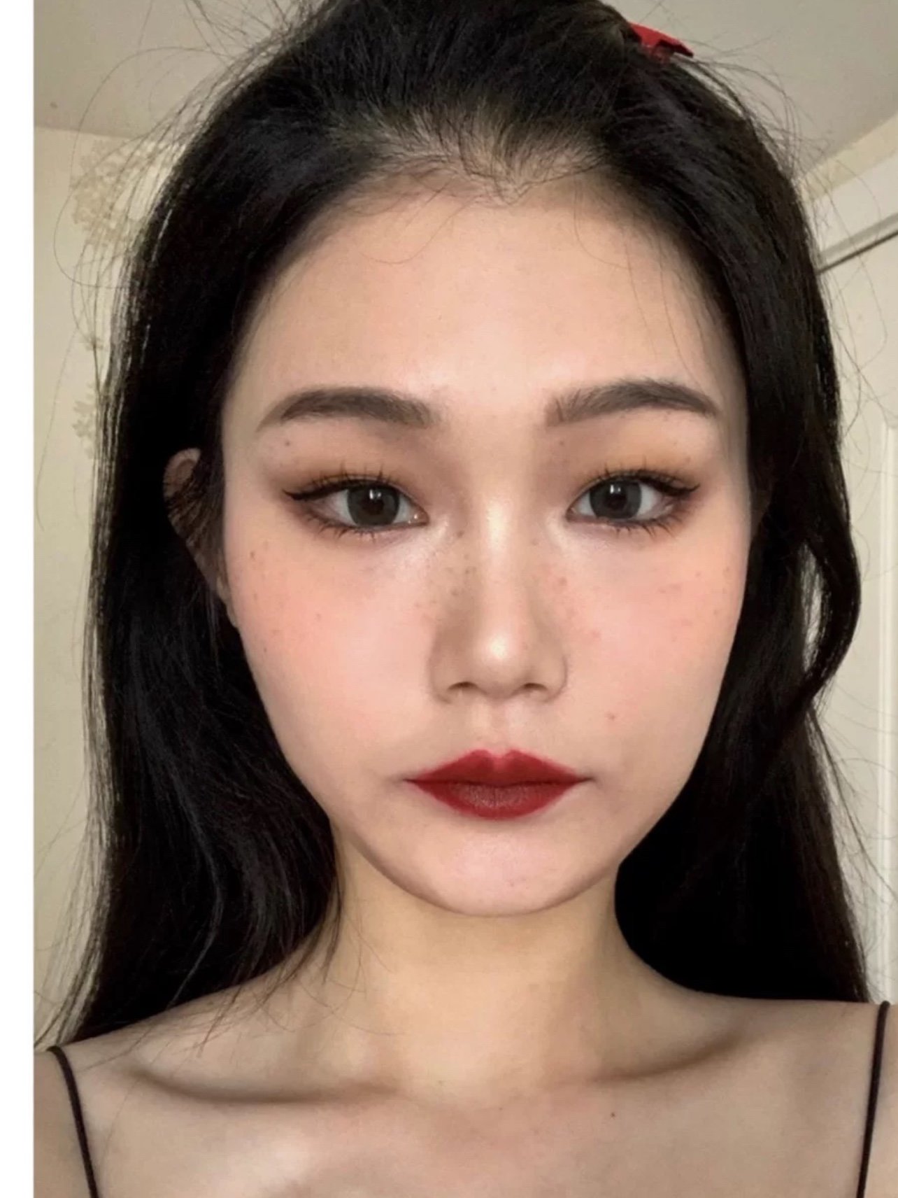 jennie复古红唇雀斑妆的教程