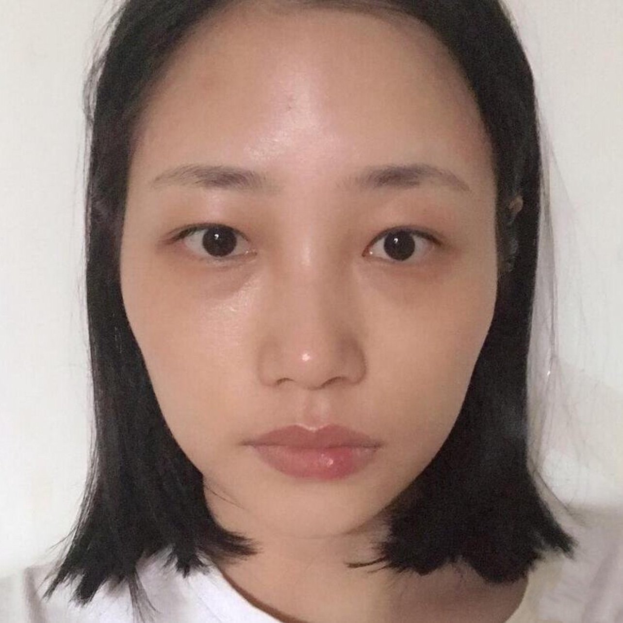 女孩子一瘦脸就凹陷,凹陷的脸只会显老显刻薄.