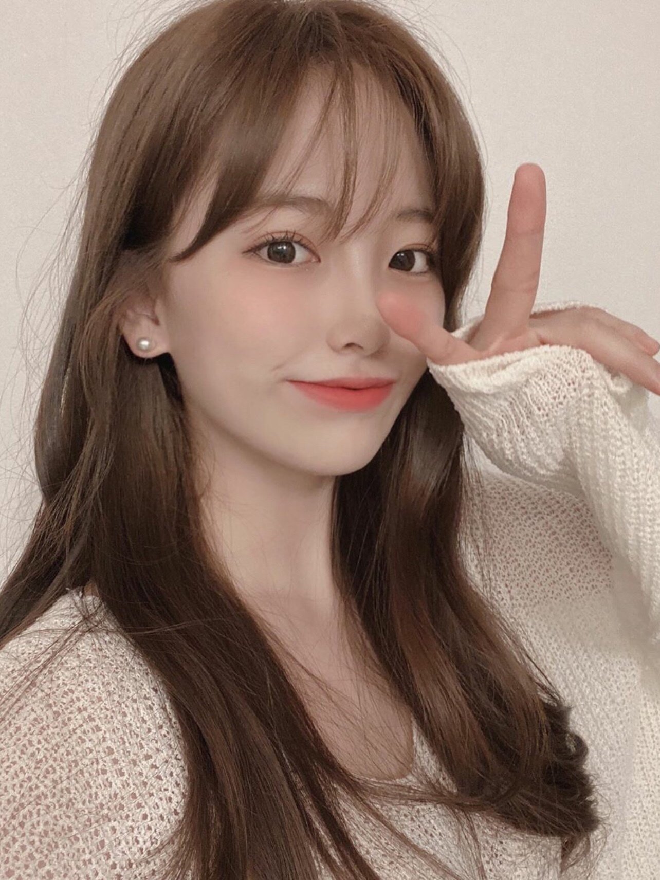 其实做双眼皮这种事情呢不需要顾忌太多周围人的目光的因为现在和以前