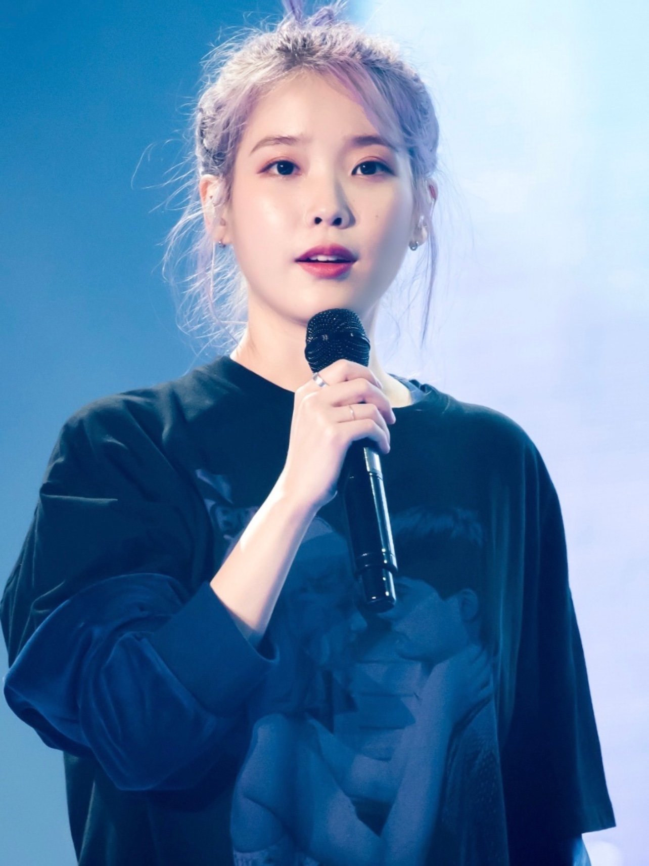 一直很喜欢iu李知恩,她有着"国民妹妹"的称号,拥_圈子-新氧美容整形