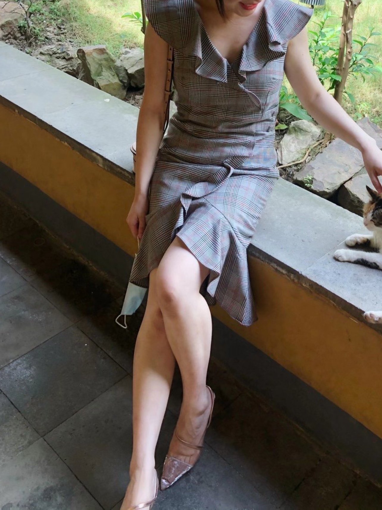 逛街的时候看到别人的大长腿我一个女生都非常馋