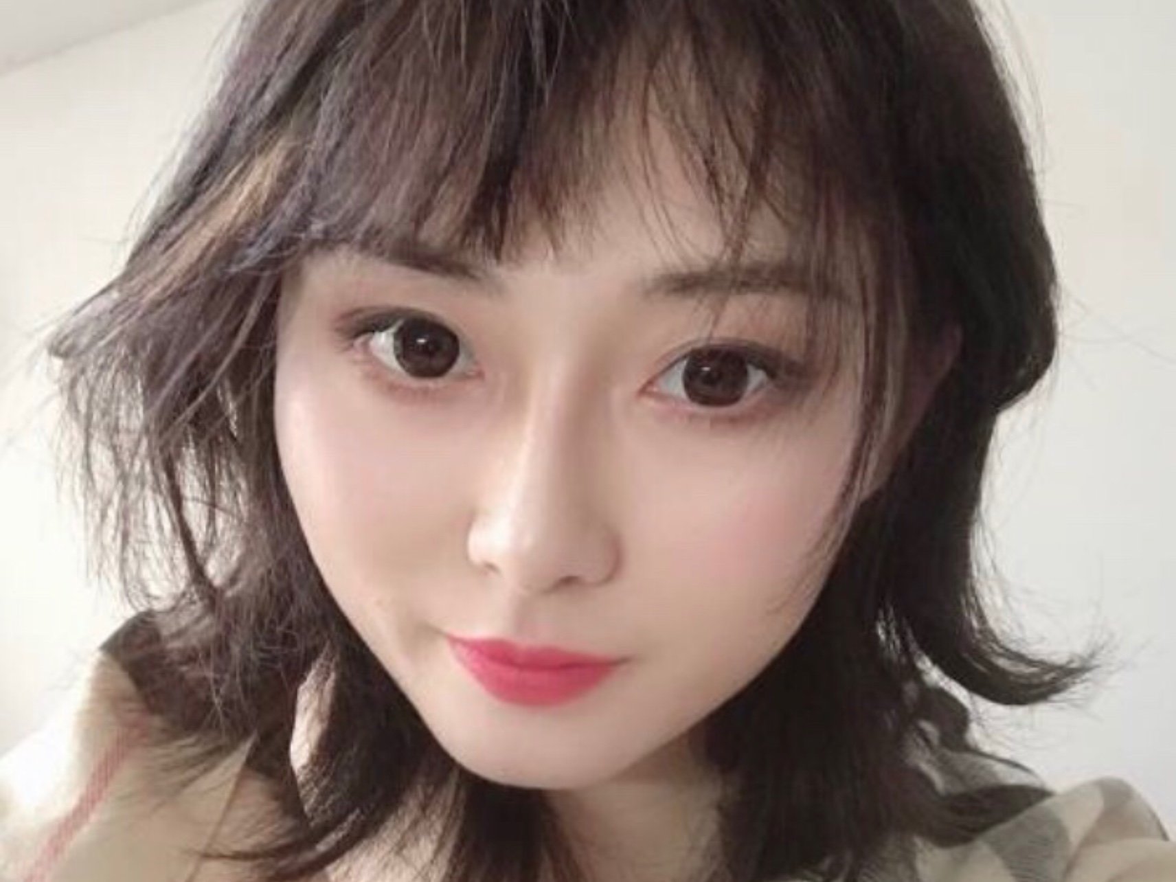 比如拍照时,各种角度都不好看