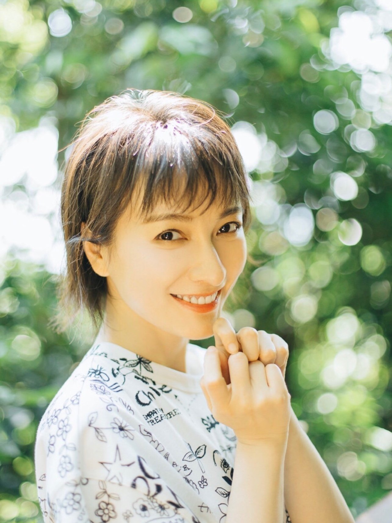 最近乘风破浪的姐姐里,吴昕姑娘进步蛮大的,但叔发现偏男相的鹰钩 