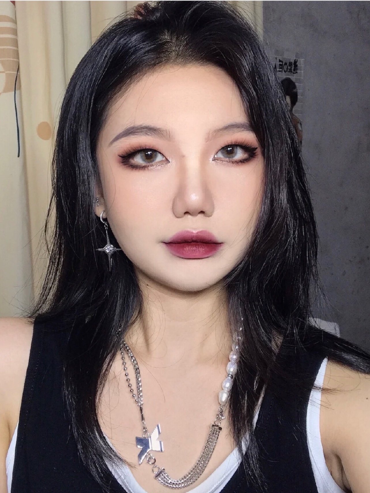 单眼皮妆容紫调暗黑烟熏妆78眼角眼线画法