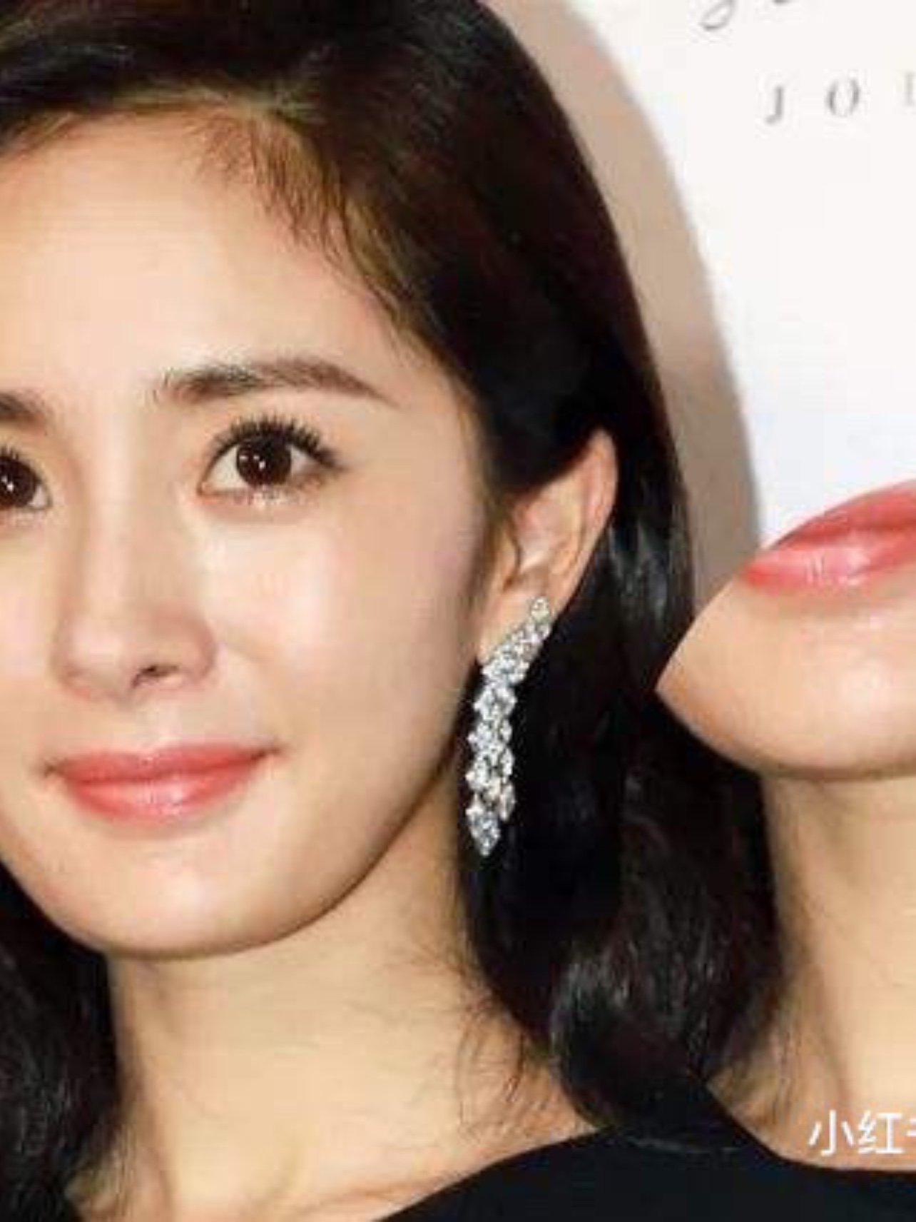 30 的杨幂颈纹这么明显 一点都遮不住!