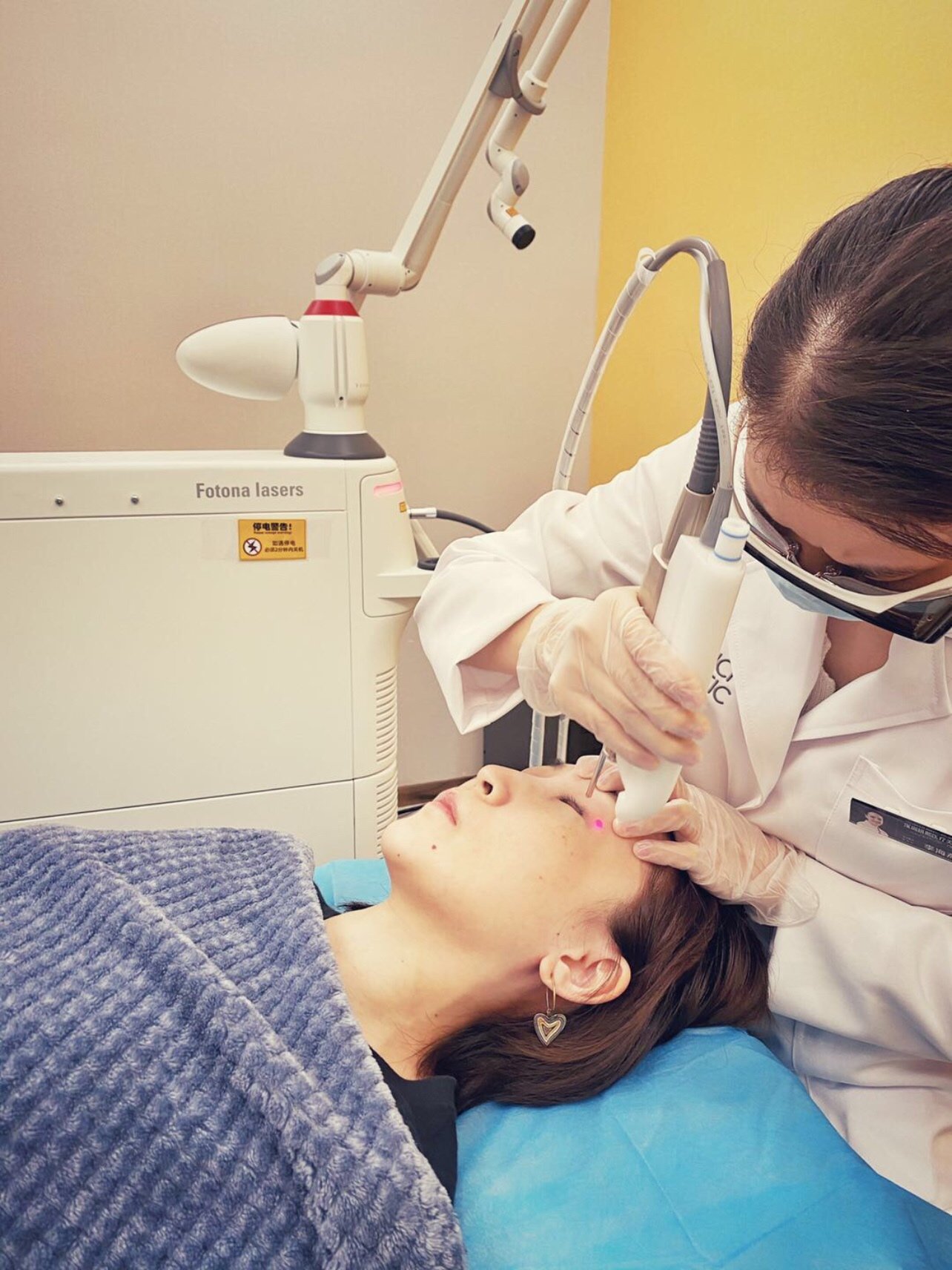 以前听说过欧洲之星fotona,不过我一直没怎么尝试过仪器美容,最近看着