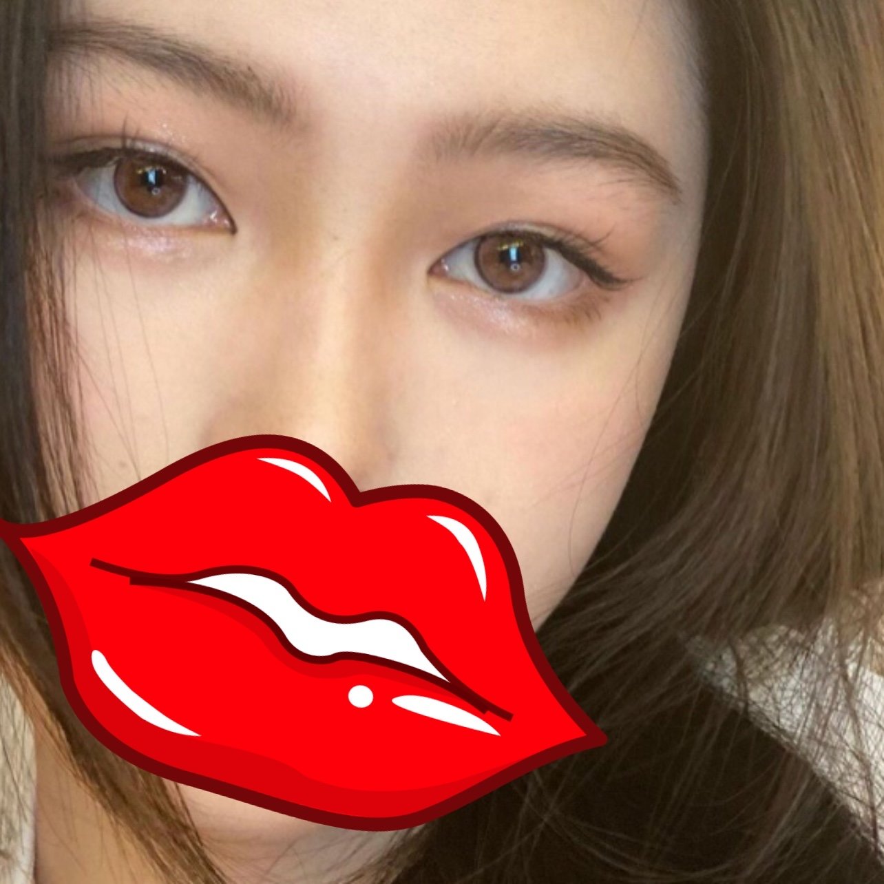 我是脂肪肿泡眼,眼睛哪里肉很多,摸起来是软软的.