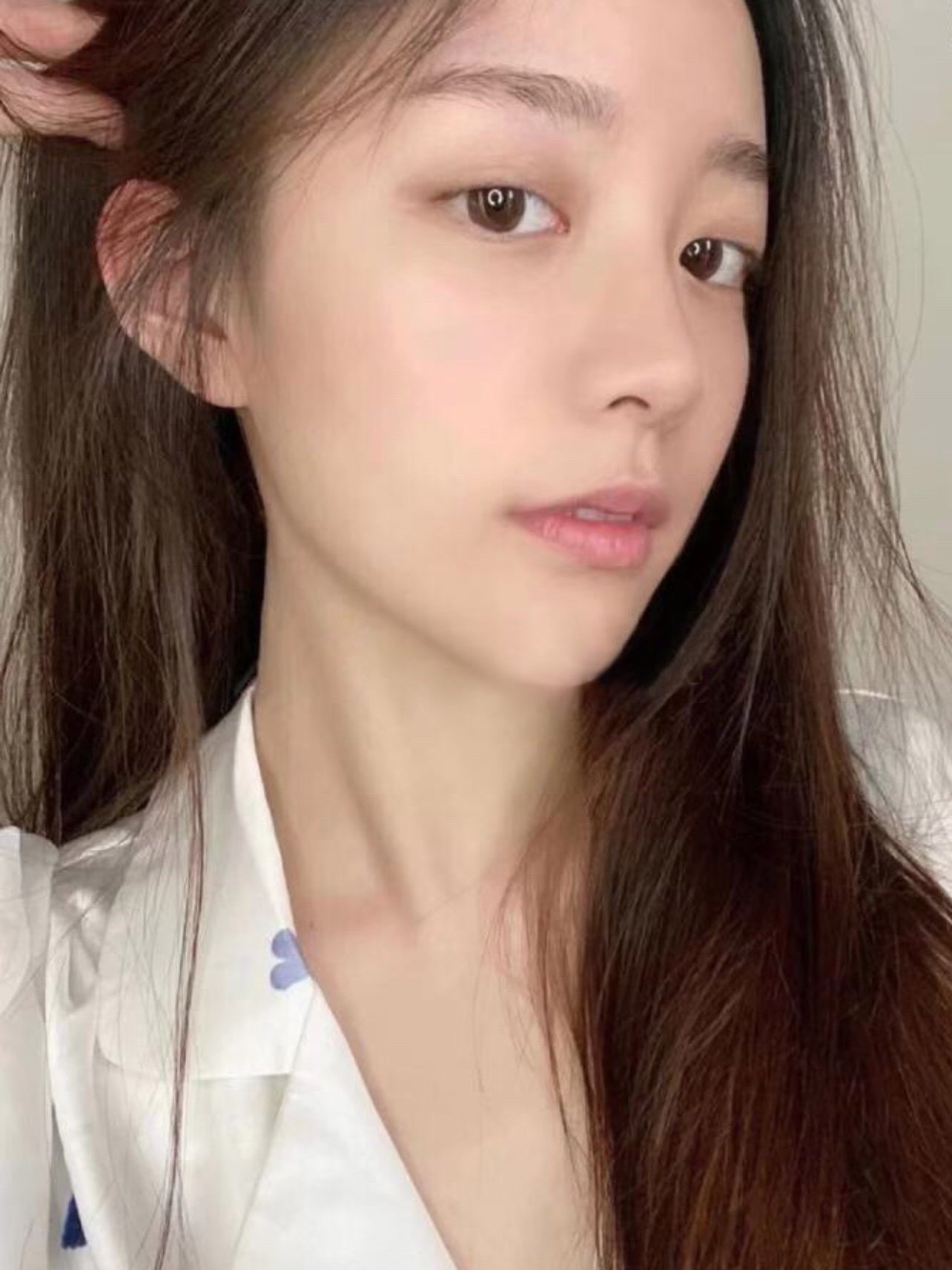 分享一张素颜照吧,鼻子看得会比较明显,我不喜欢那种_圈子-新氧美容