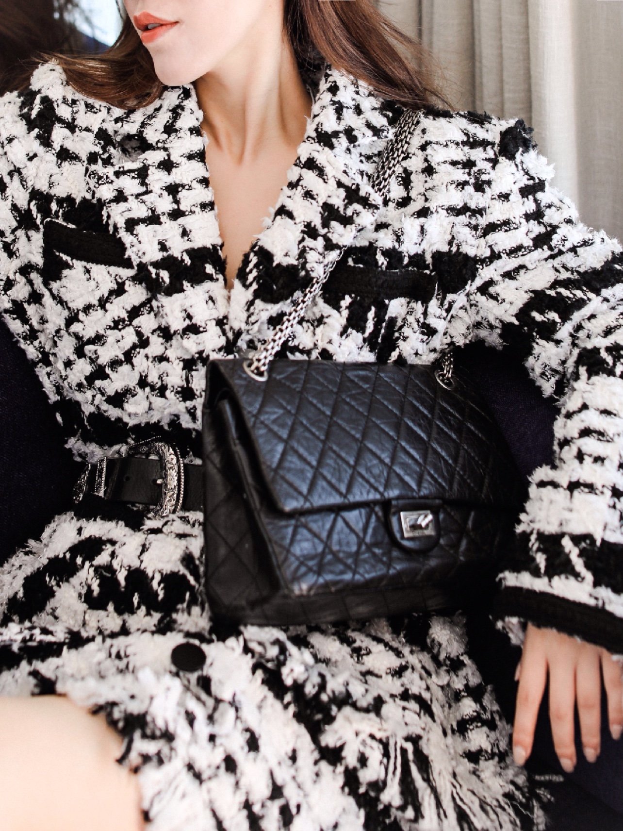 复古经典的黑白girl97大垫肩套装配这只vitag_圈子-新氧美容整形