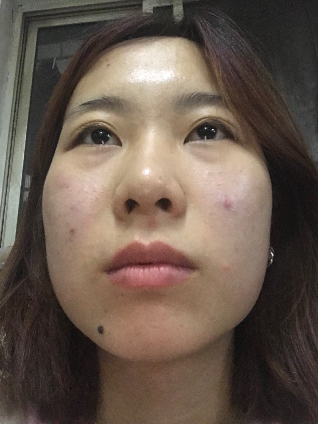 鼻子的高度是够的,但是就是不好看,不够精致,看我第一张照片,鼻翼比较