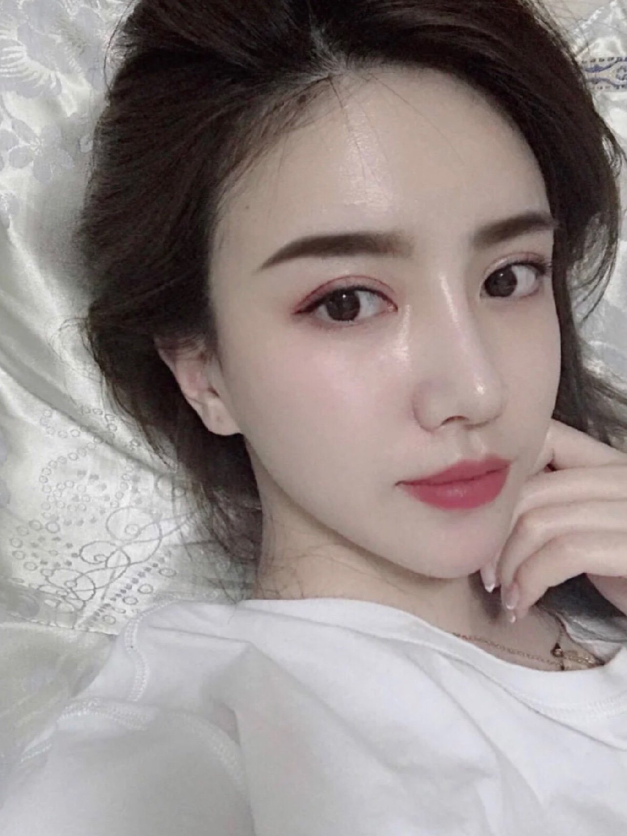 说到细节的话,就是鼻头要比之前丰满,鼻子的轮廓要更加清晰了,鼻尖也