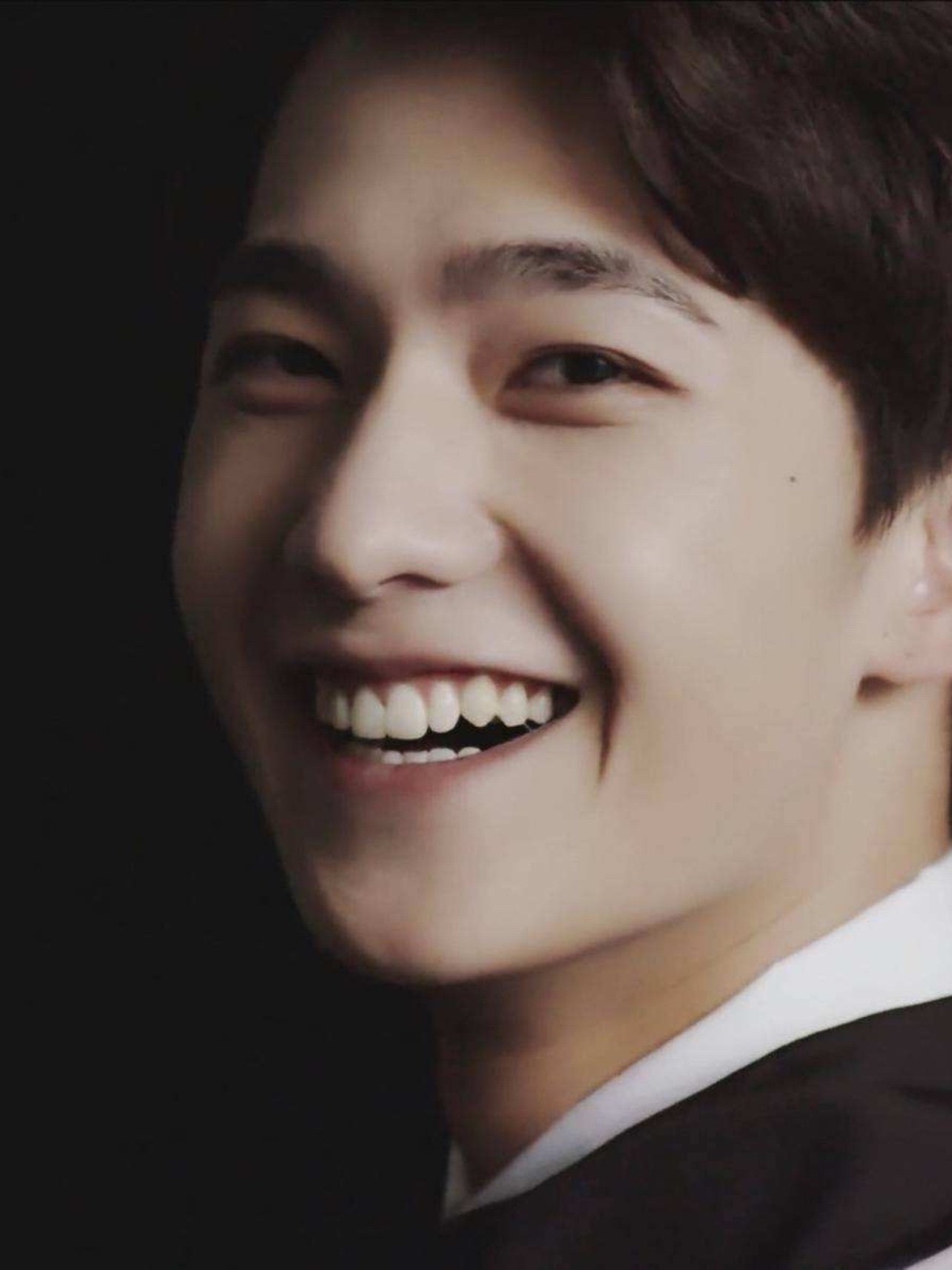 杨洋:干净舒适的笑容最治愈!