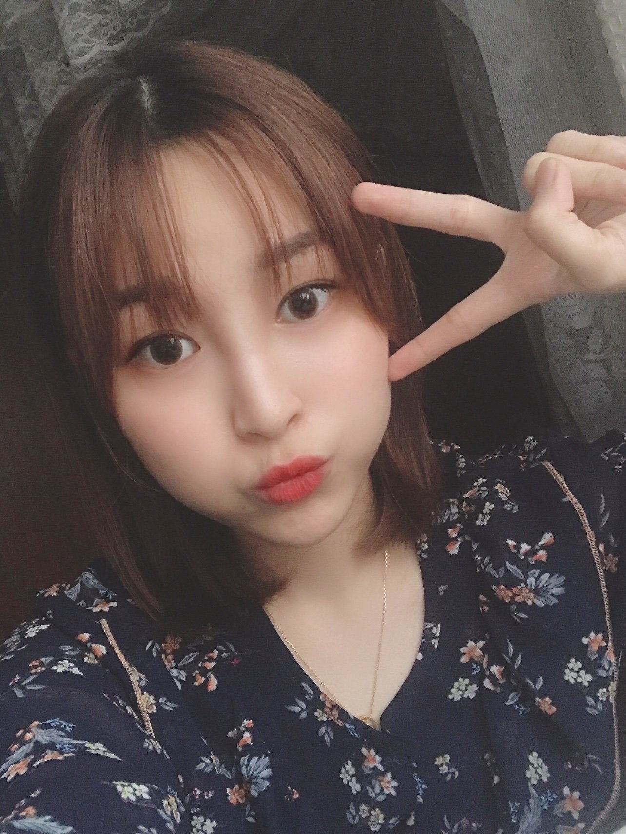 96现在小仙女们的自拍应该没有不修图的吧,修图的首选_圈子-新氧