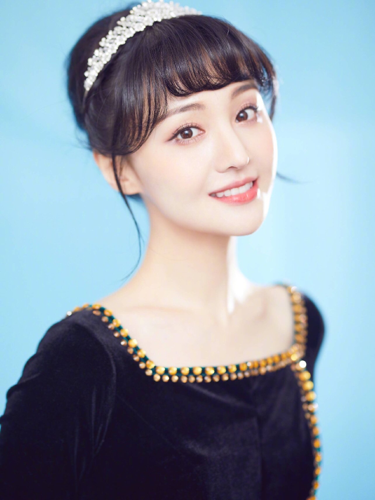 🌈郑爽妹纸作为90后小花,可以说是热度是很高的,无_圈子-新氧美容整